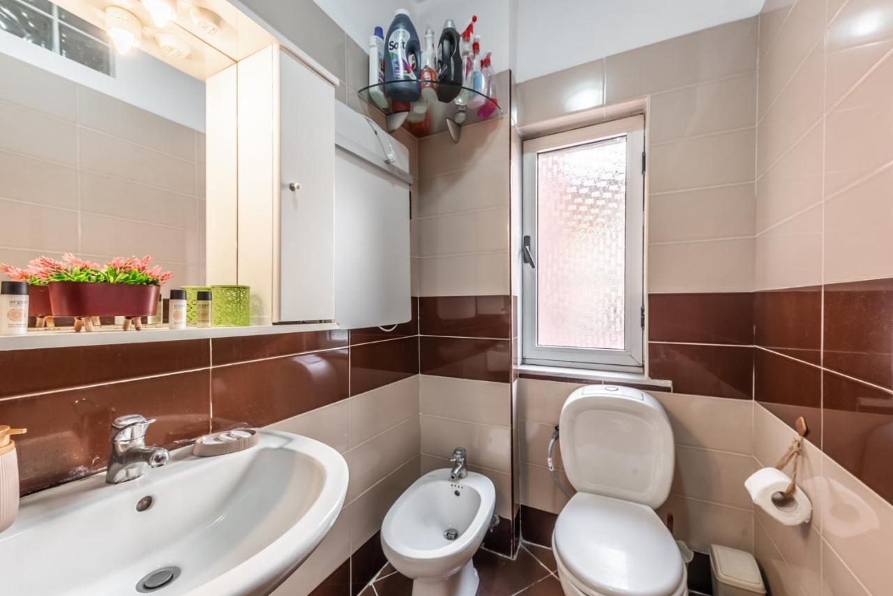Vintage And Warm 2Br Apartament In Tiranë Eksteriør bilde